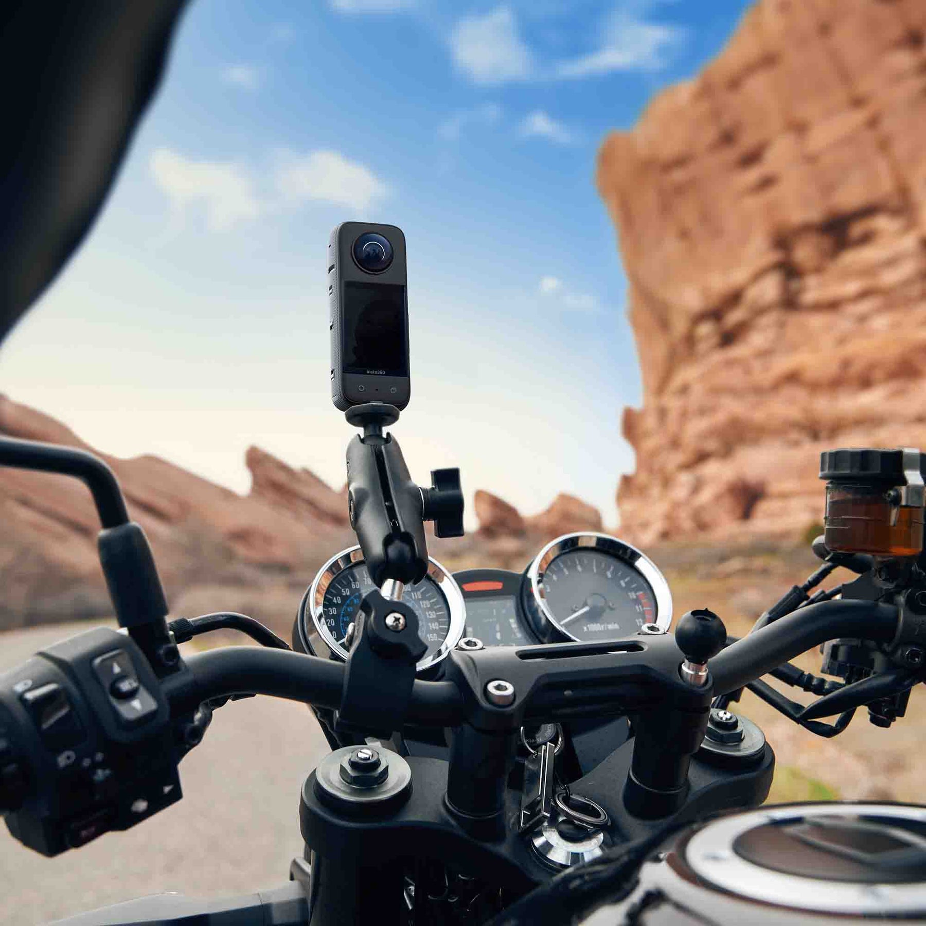 Insta360 X3 Motorcycle Kit Set – Camera + Accessories + 2 in 1 Selfie Stick  + 64gb Memory Card + Lens Cap – Design Info